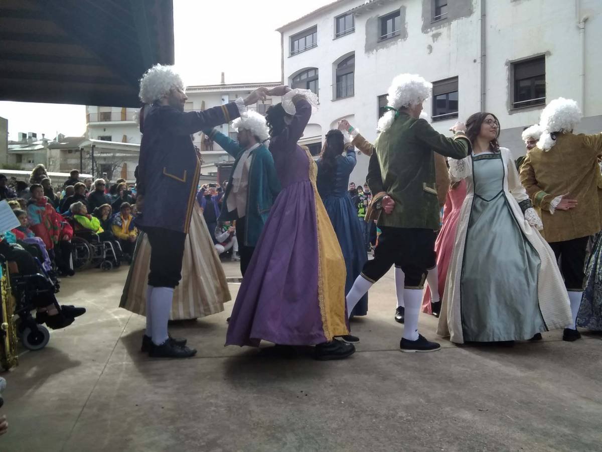 Contradanses a la Residència Pere Màrtir Colomes de Solsona  - 