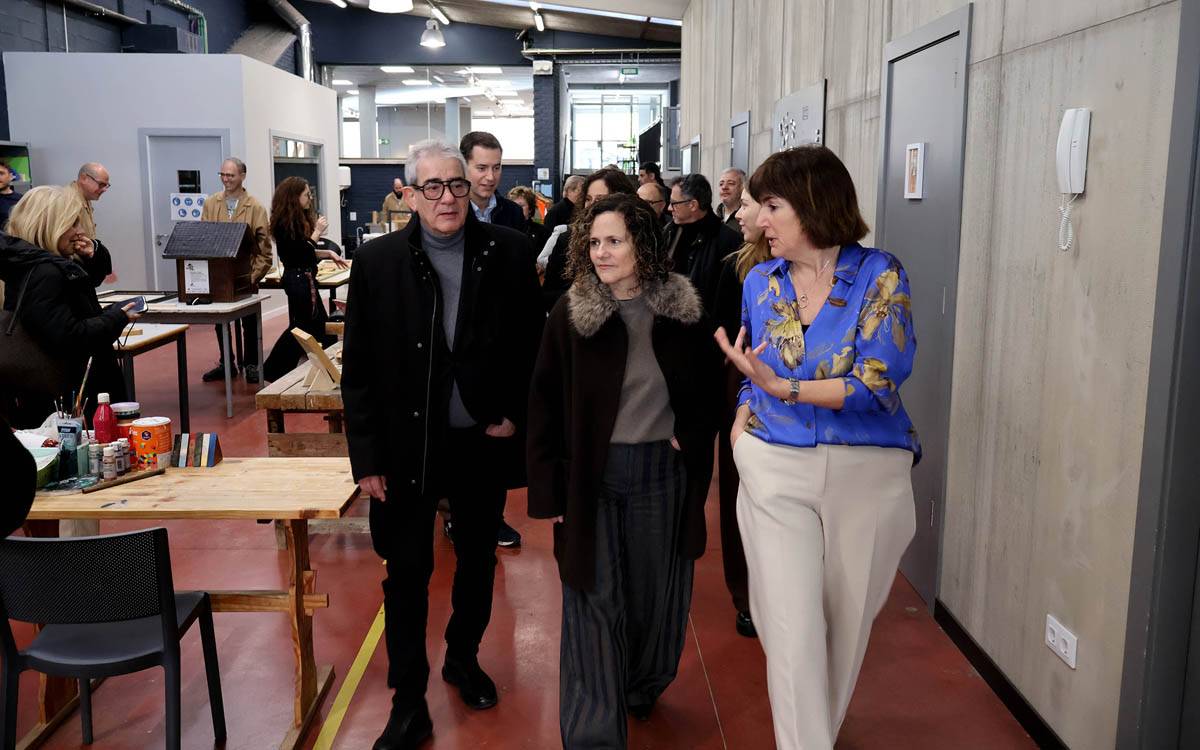 La consellera de Cultura visita L'Art de Viure d'Ampans a Manresa i destaca la dignitat del projecte