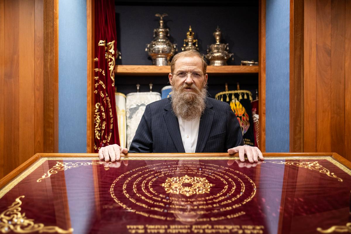 Dovid Libersohn, fotografiat a la sinagoga, Jabad Lubavitch de Barcelona - Hugo Fernández