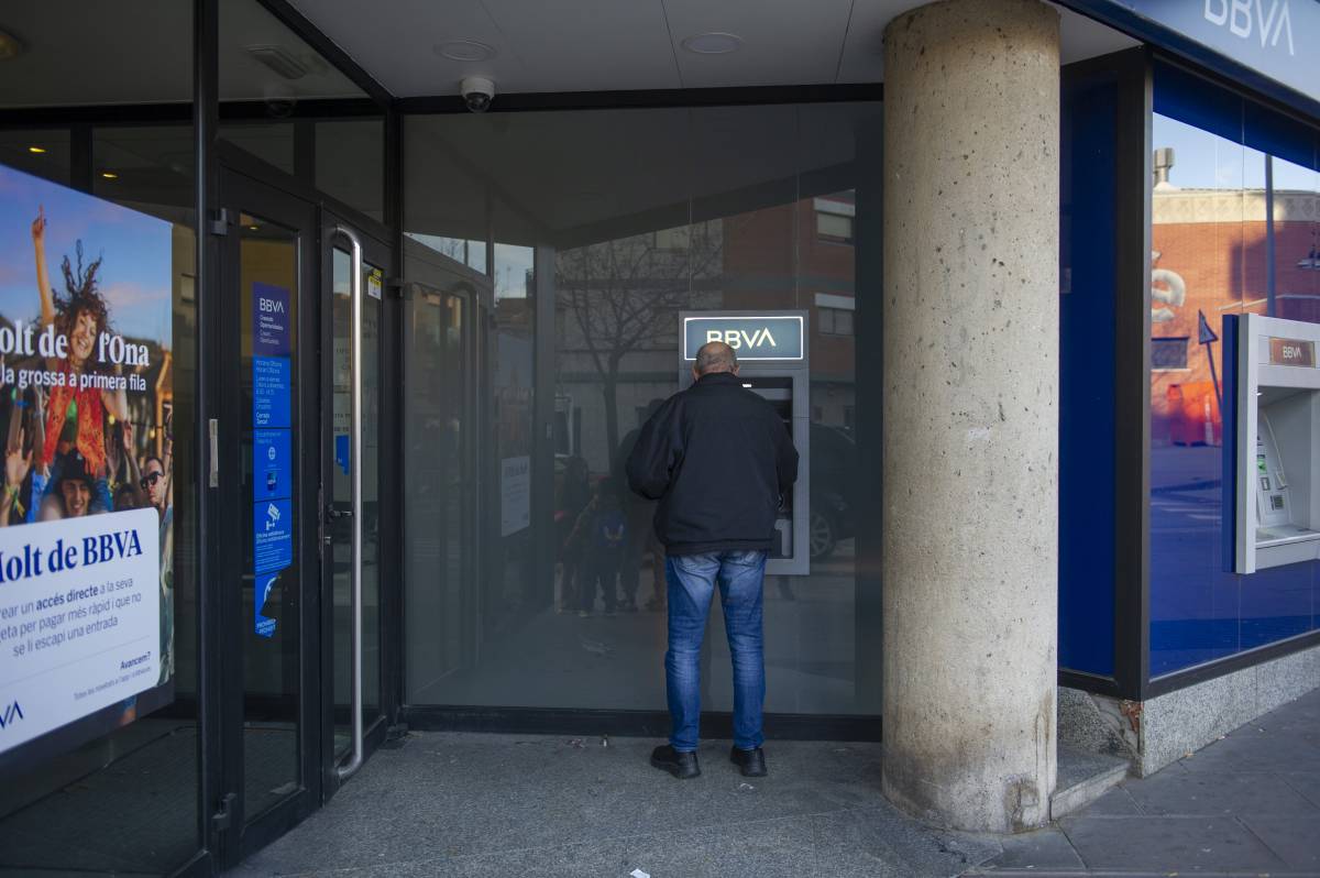 La gent gran, en el punt de mira: cinc robatoris a caixers automàtics a Terrassa