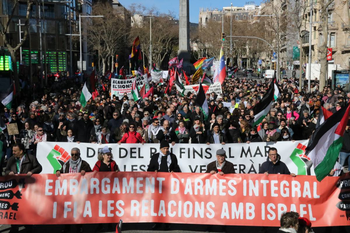 Manifestació al centre de Barcelona per exigir l'embargament d’armes amb Israel