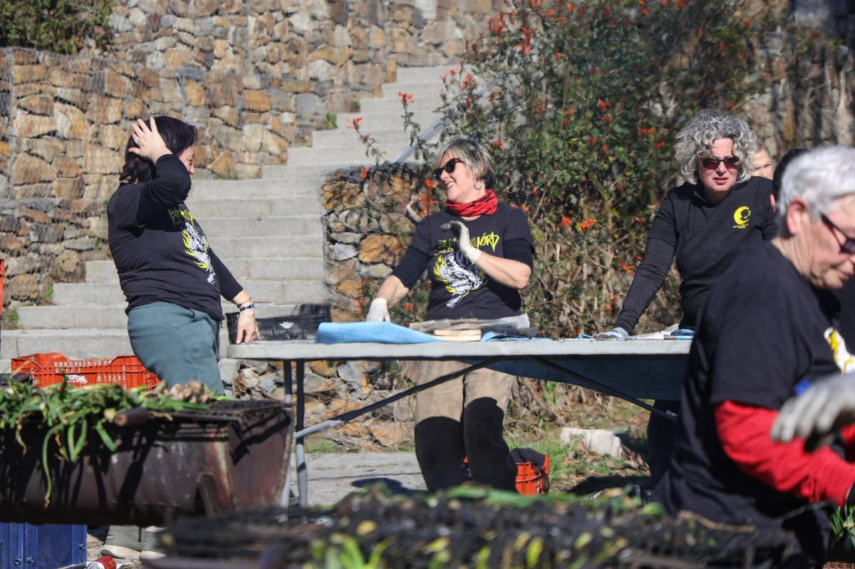 La calçotada popular de les Bruixes del Nord - VÍCTOR CASTILLO La calçotada popular de les Bruixes del Nord
