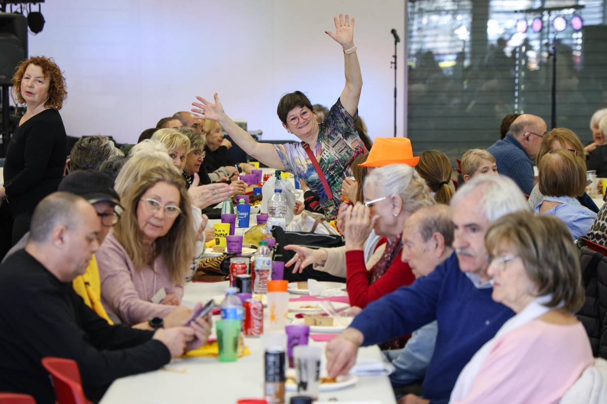 La calçotada popular de les Bruixes del Nord - VÍCTOR CASTILLO La calçotada popular de les Bruixes del Nord
