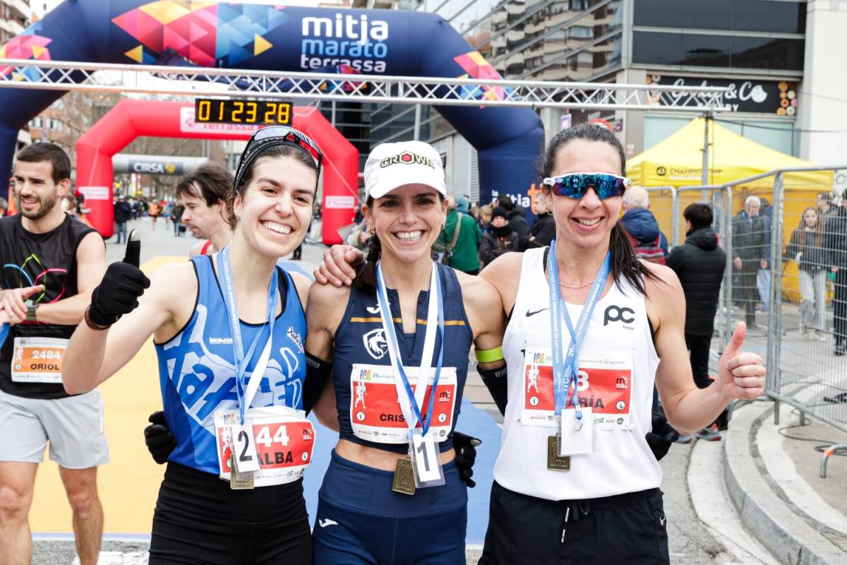 Podi femení: Alba Bellostas (segona), Cristina Silva i María Ruiz (tercera) - Lluís Clotet Podi femení: Alba Bellostas (segona), Cristina Silva i María Ruiz (tercera)