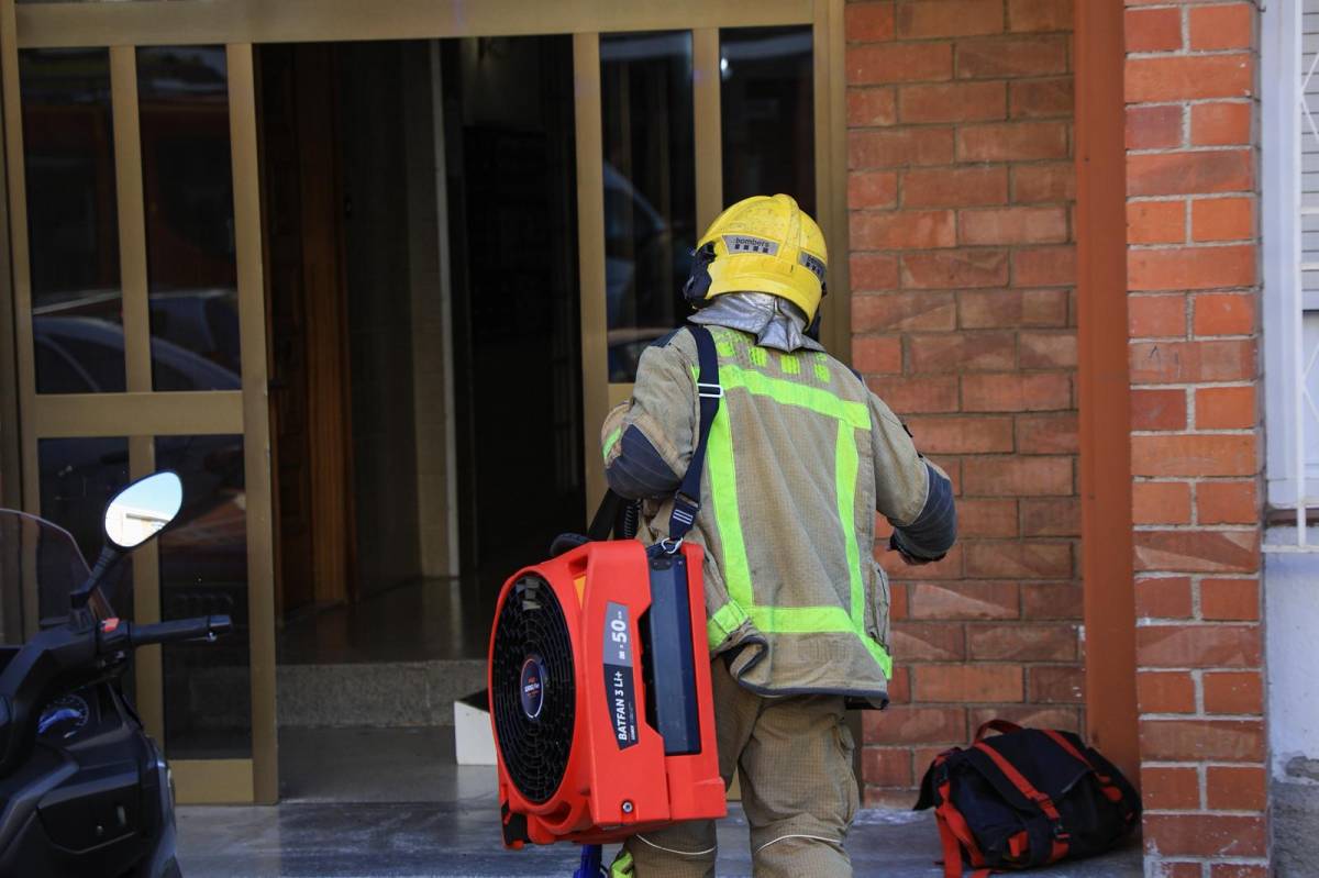 Incendi domèstic a Can Rull - VÍCTOR CASTILLO Incendi domèstic a Can Rull