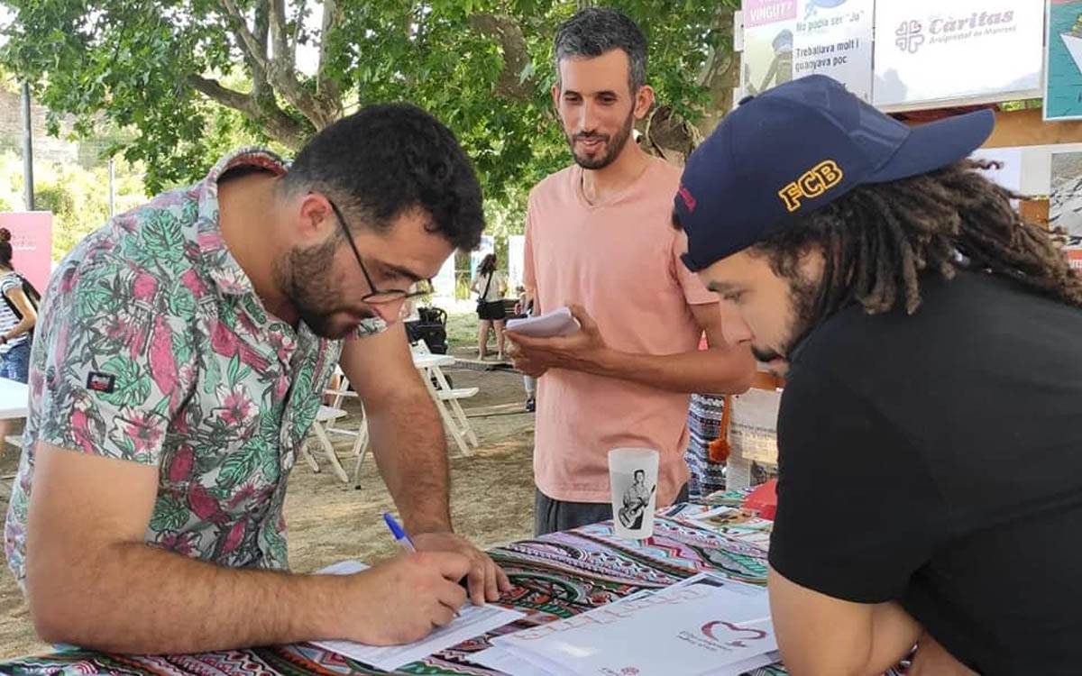 Càritas Manresa celebra l'inici del procés de regularització extraordinària de migrants