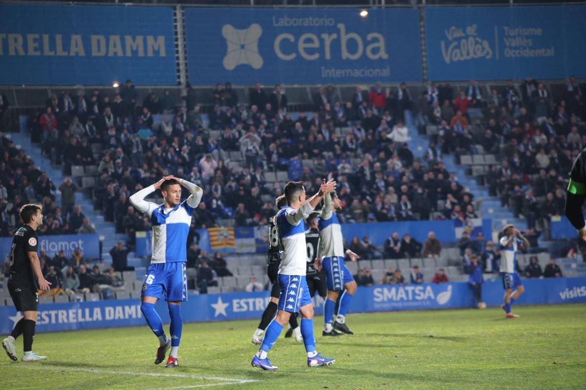Els arlequinats, lamentant una de les últims ocasions - Victor Castillo Els arlequinats, lamentant una de les últims ocasions