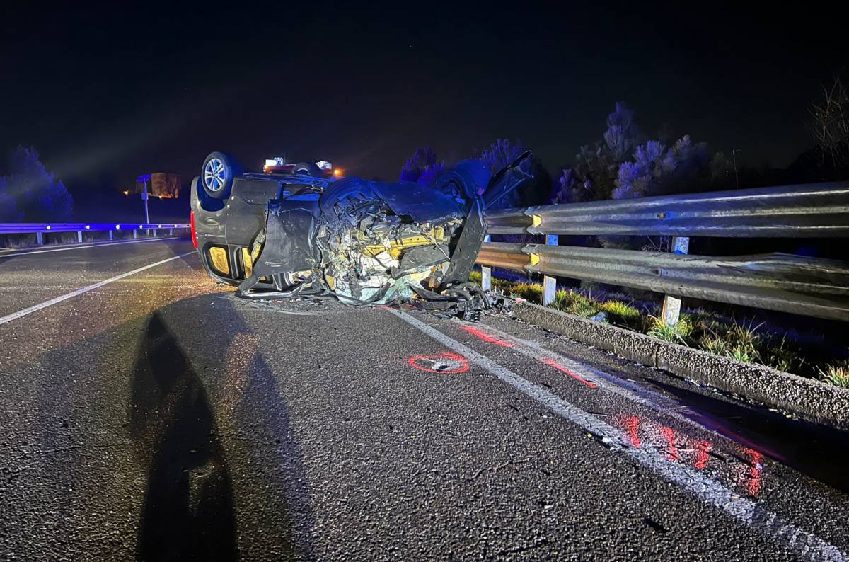 Mor el conductor d'un turisme en un xoc frontal a la C-14 a Artesa de Segre