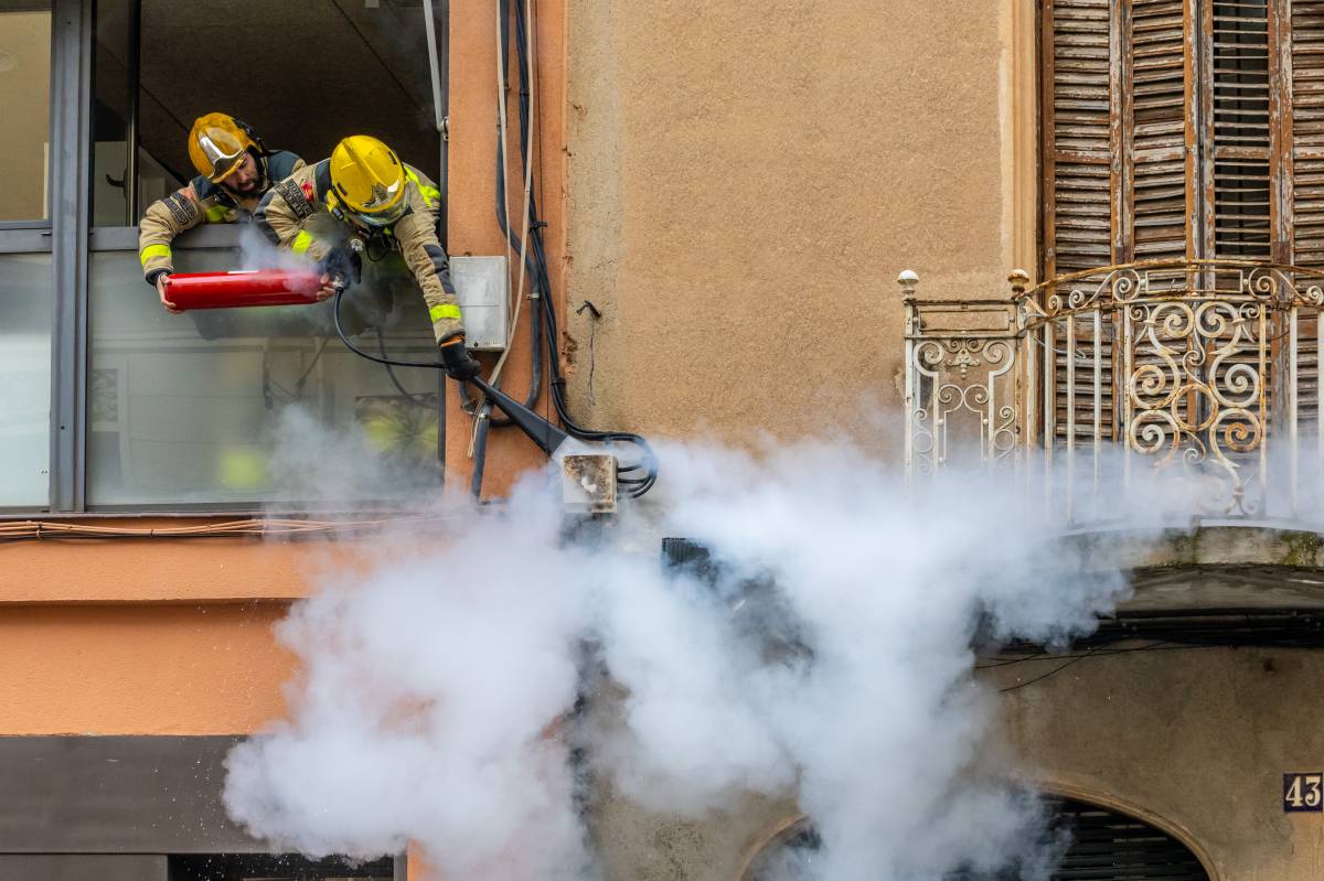 La crema d'un quadre elèctric al centre de Sabadell mobilitza els serveis d'emergències