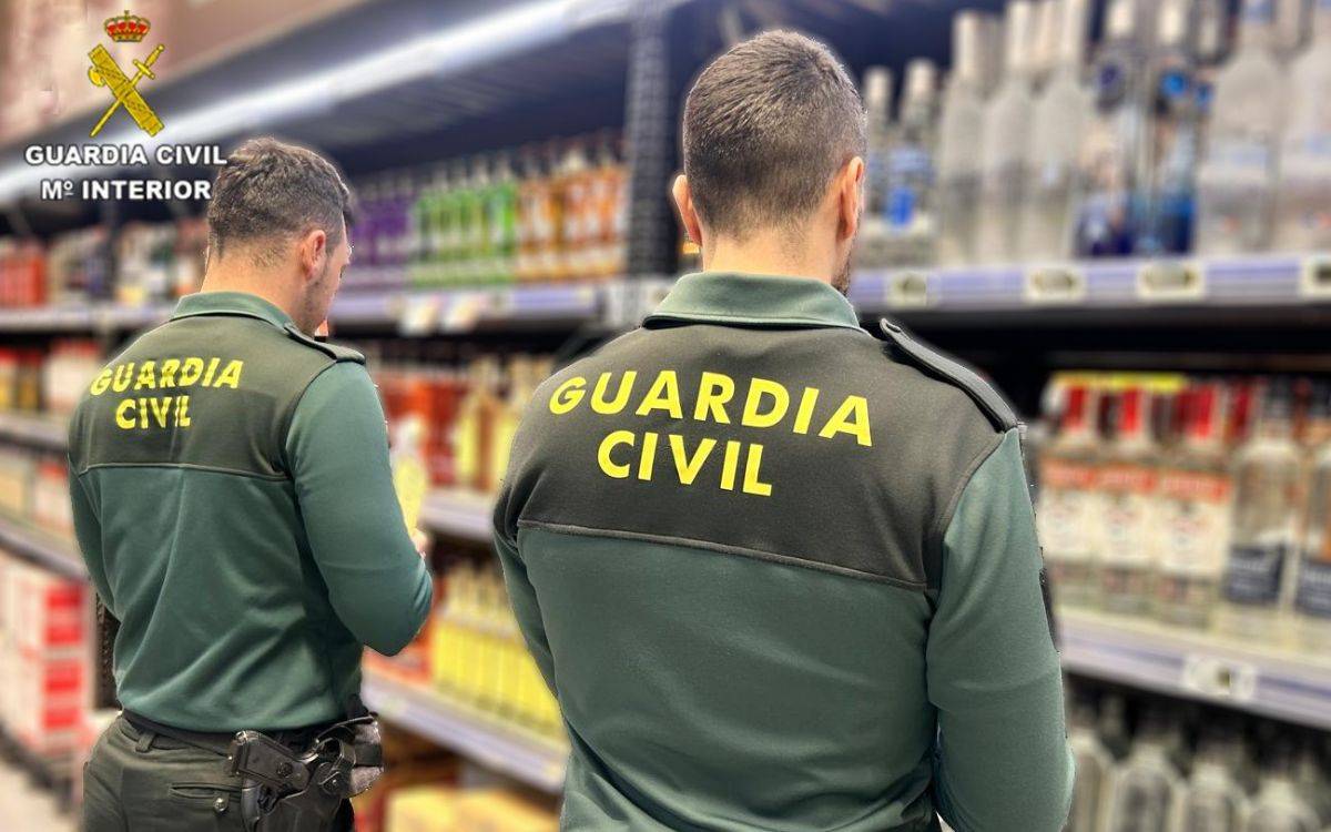 Intervenen prop de 5.000 ampolles de begudes alcohòliques il·legals al Vendrell