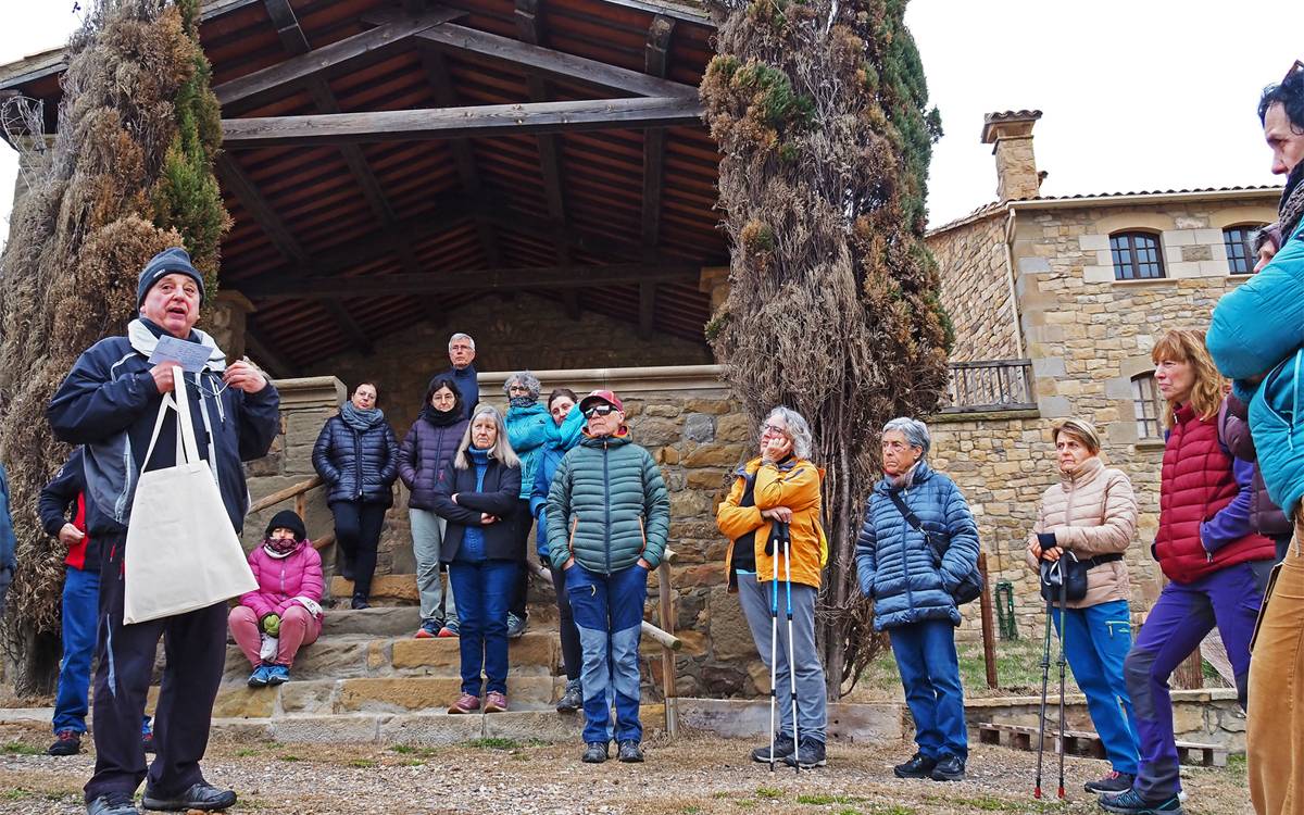 La visita patrimonial de Sant Sebastià posa en valor el llegat vital de Magí Fàbrega a Cererols