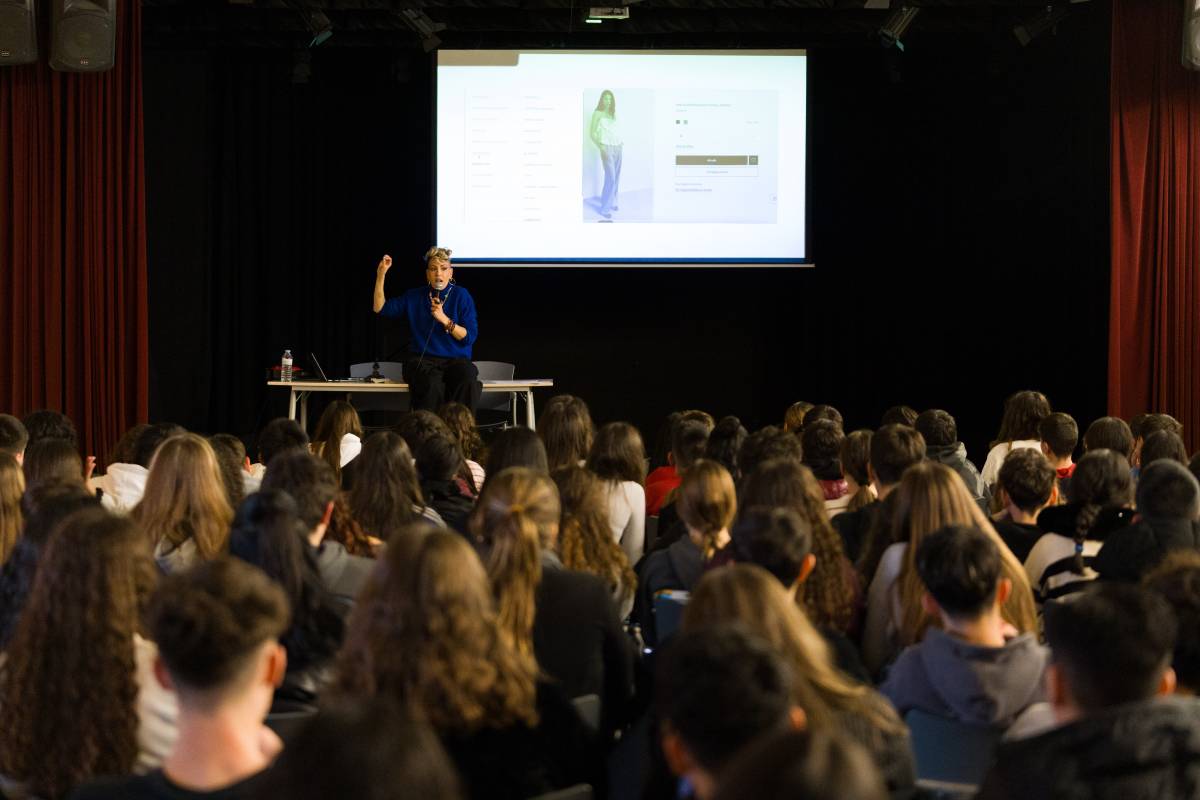 Pontnou, durant la seva xerrada, a Cal Balsach