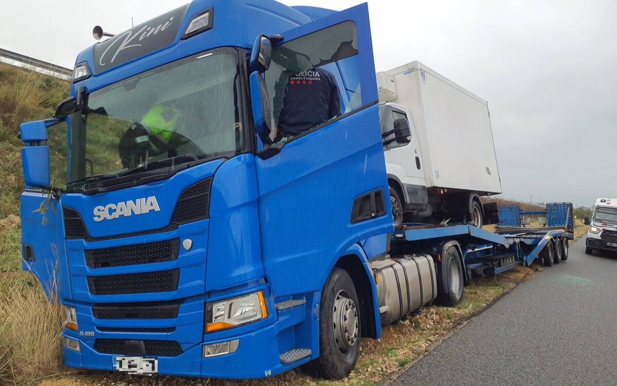 Els Mossos aturen un camioner amb un ictus i eviten un accident greu a l’N-340 a l’Aldea
