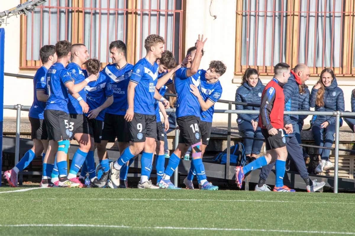 Celebrant el tercer gol - Víctor Pisa Celebrant el tercer gol