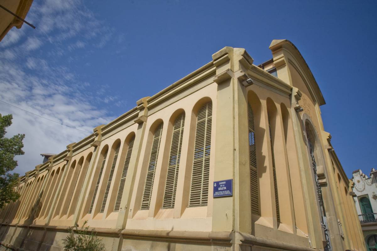 Comencen les obres per als nous porticons i la millora tèrmica del Mercat de la Independència