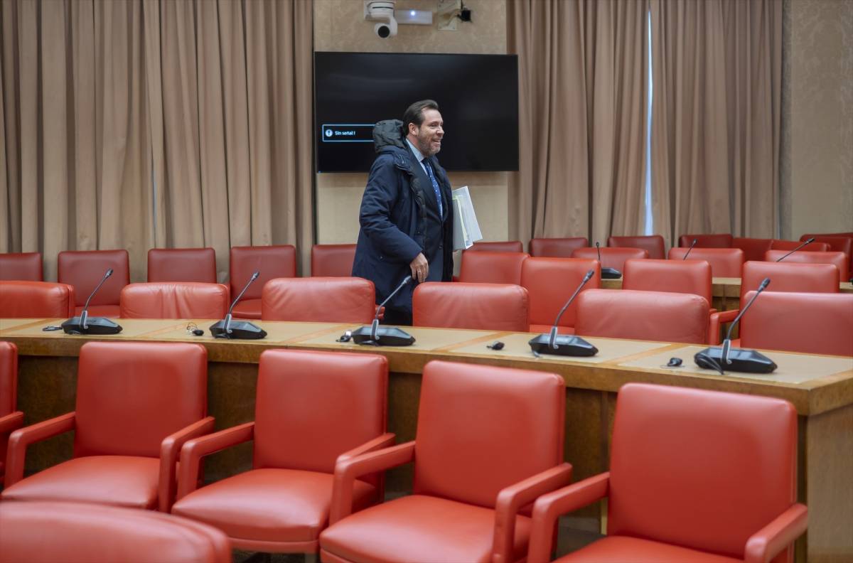 Puente demana disculpes pel caos a Rodalies però no posa data al retorn a la normalitat