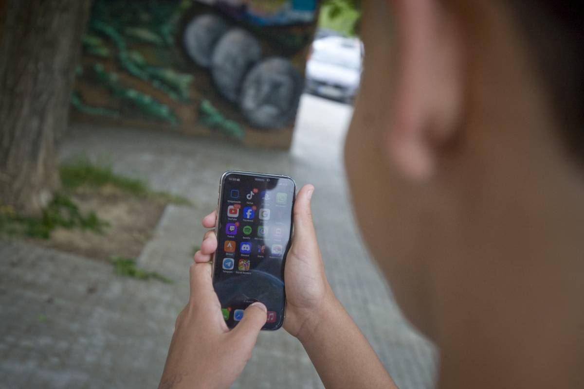 Protegir menors, o prohibir el seu accès a les xarxes?: “Una identificació real permetria actuar contra el ciberassetjament”