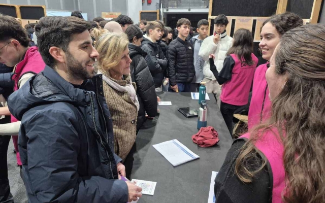 Més de 500 estudiants assisteixen a la a fira d’orientació universitària de Reus