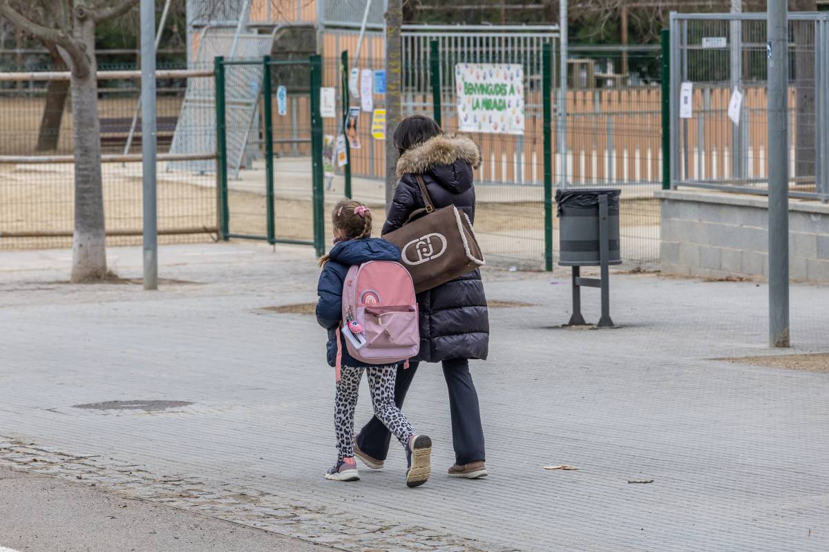 La baixada de la natalitat arriba a les aules: l'eliminació de línies sobrevola els pupitres