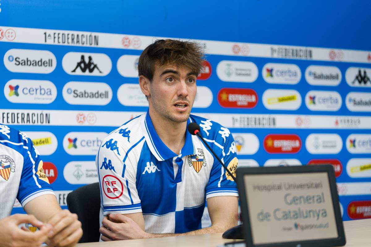 El porter arlequinat, a la sala de premsa Miguel Quereda