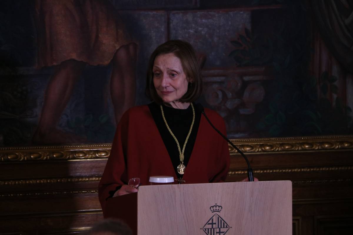 Carme Elias rep la Medalla d’Or al Mèrit Cultural de Barcelona: «Visc el present i no penso en després»