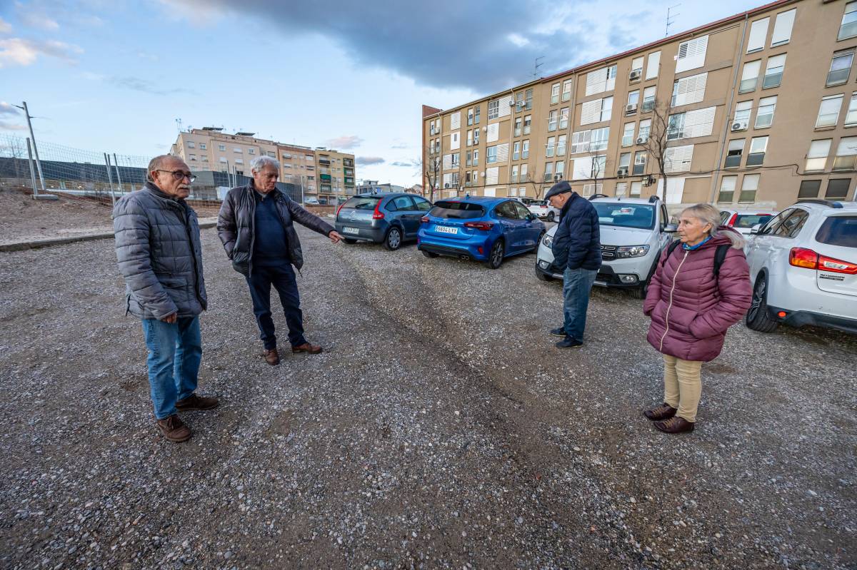 “Això és terra de ningú i està abandonat”: Queixes per l'estat d'un aparcament de Can Feu