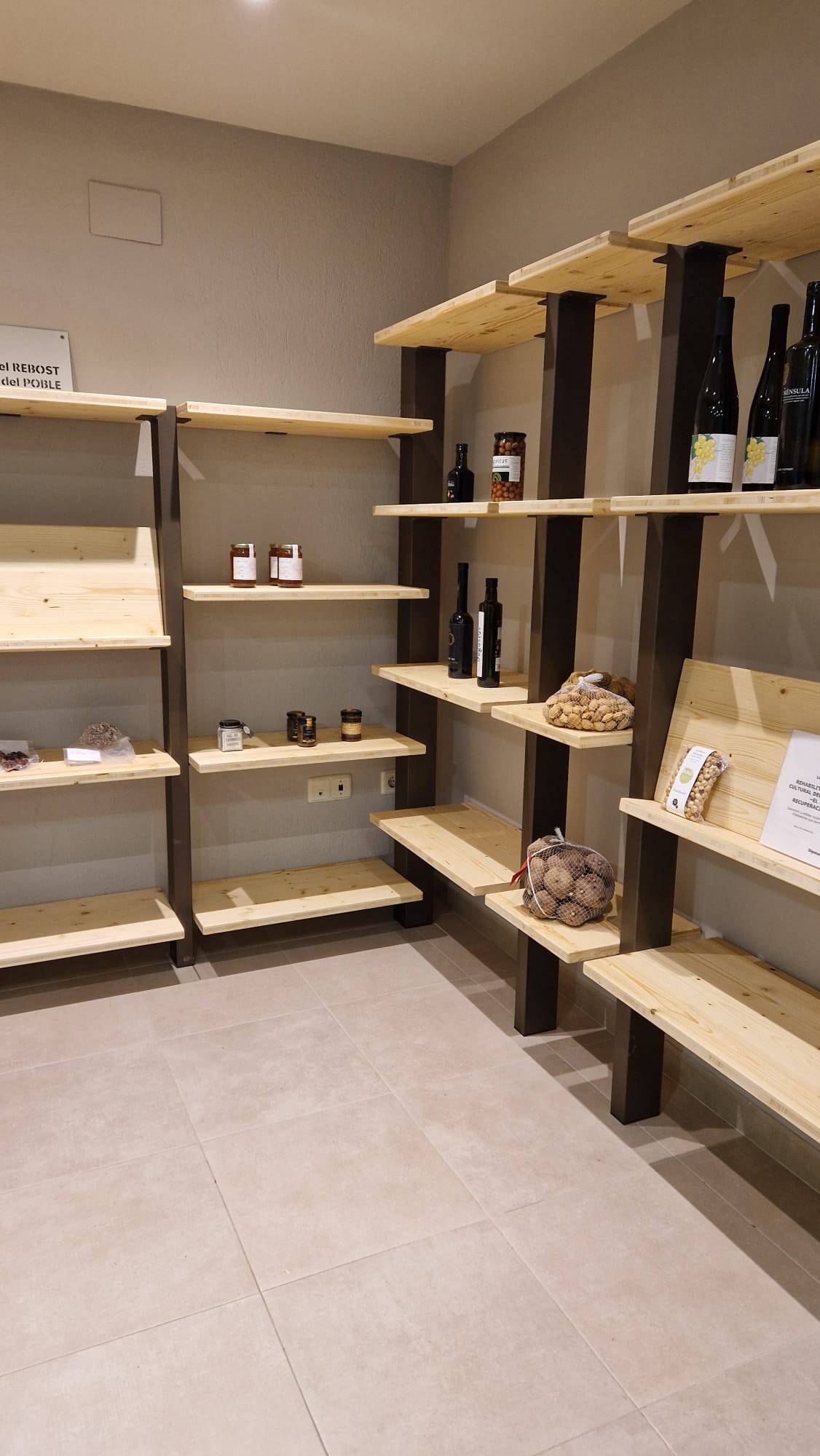 Rebost del poble de Riner  - 