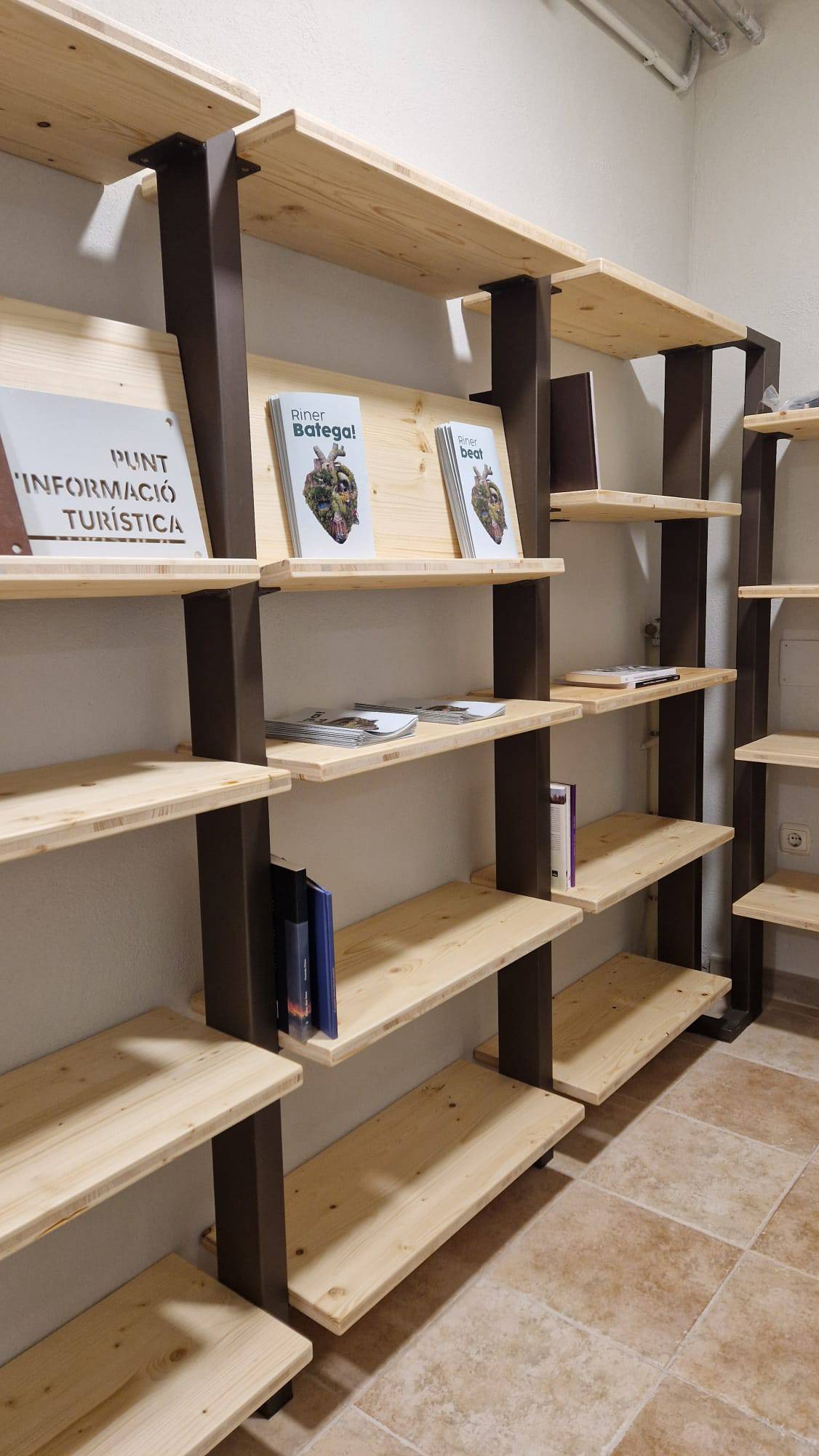 Rebost del poble de Riner  - 