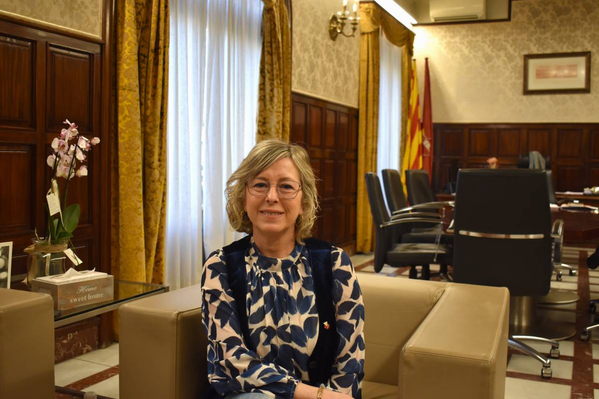 Mar Lleixà al seu despatx a l`Ajuntament de Tortosa.