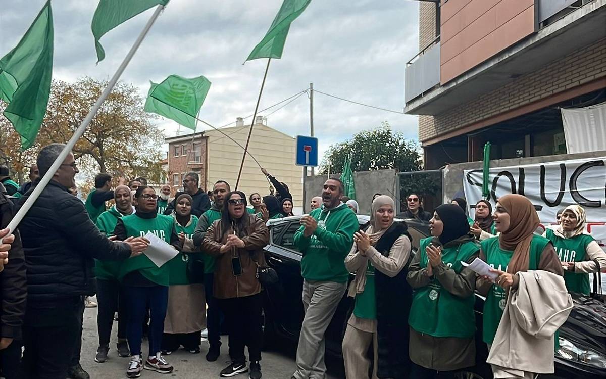 Concerts, sopar popular i, qui vulgui, dormir al Bloc 8 per resistir al desnonament