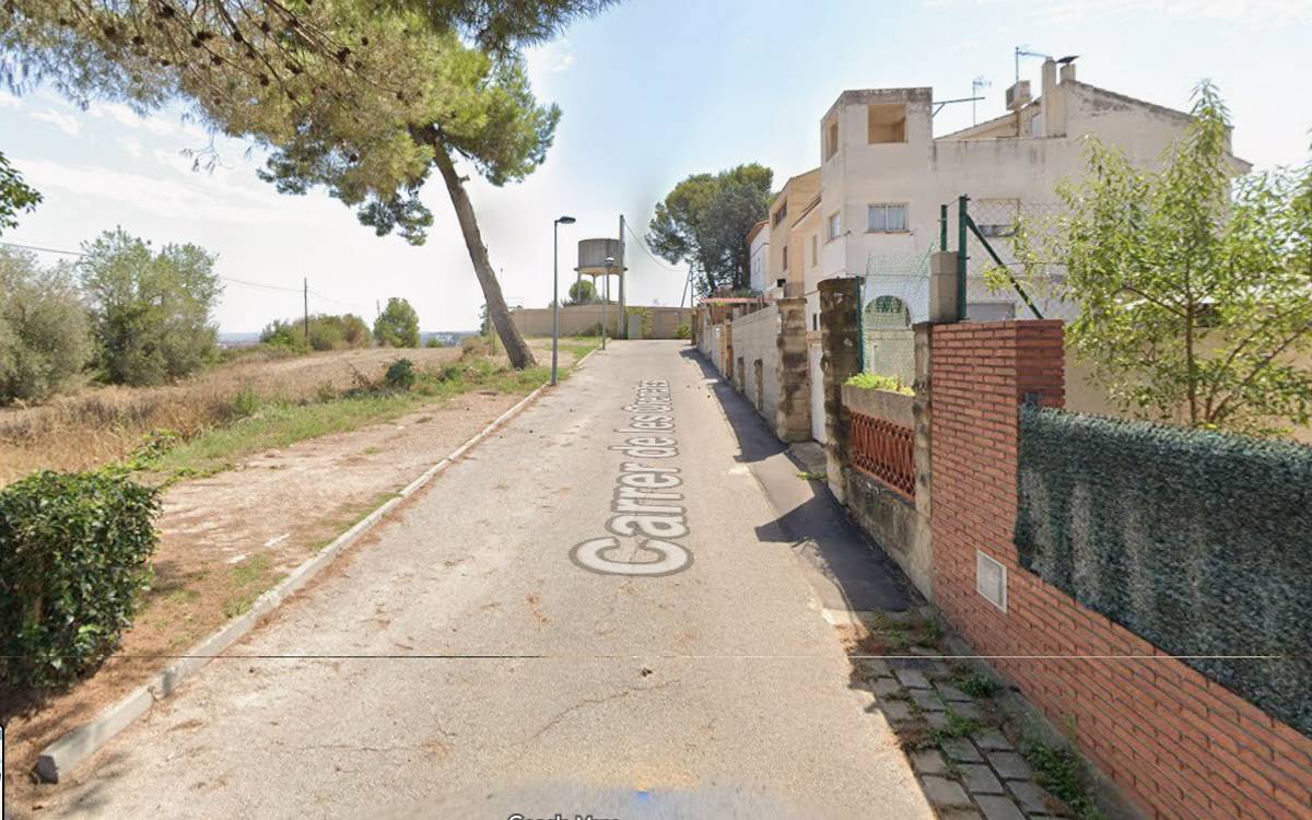 Treballs de canalització elèctrica al carrer de les Orenetes, a partir de divendres