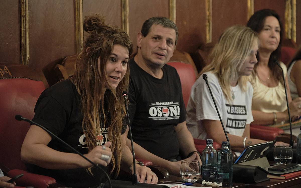 Relleu a la CUP Vic: Carla Dinarès plega i la substitueix Arnau Comajoan