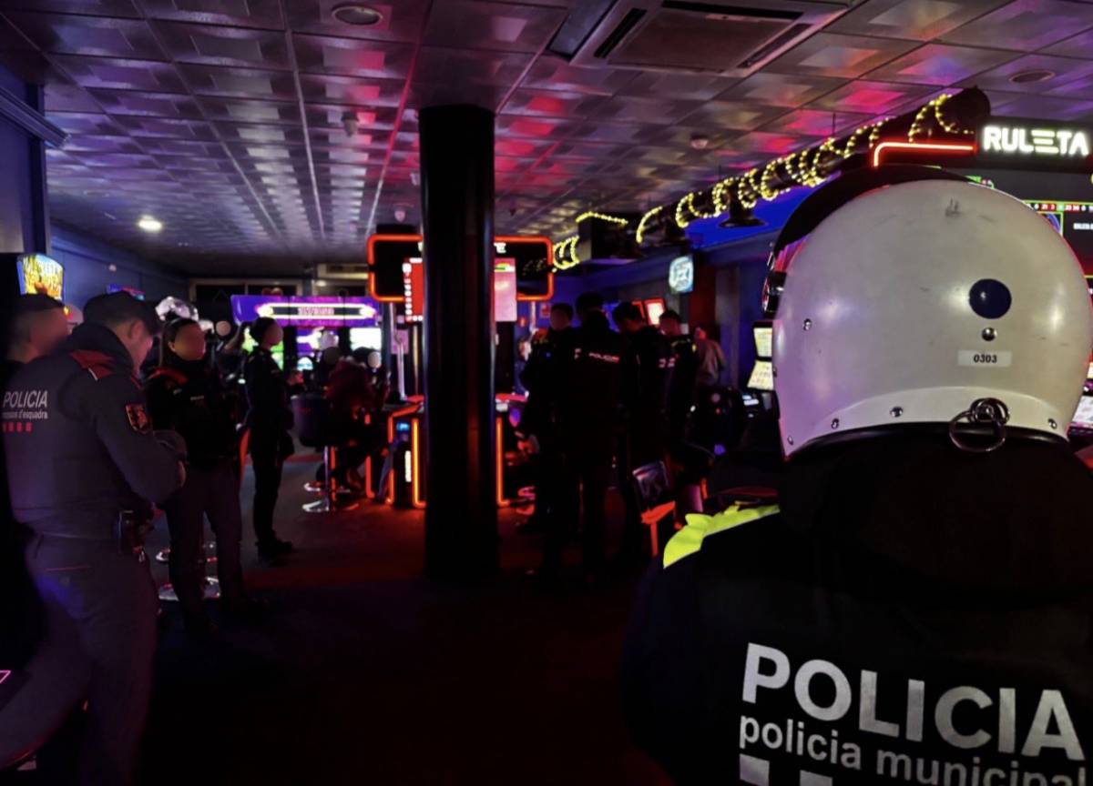 Macrodispositiu policial en un saló de jocs de Terrassa: dos detinguts i 18 identificats