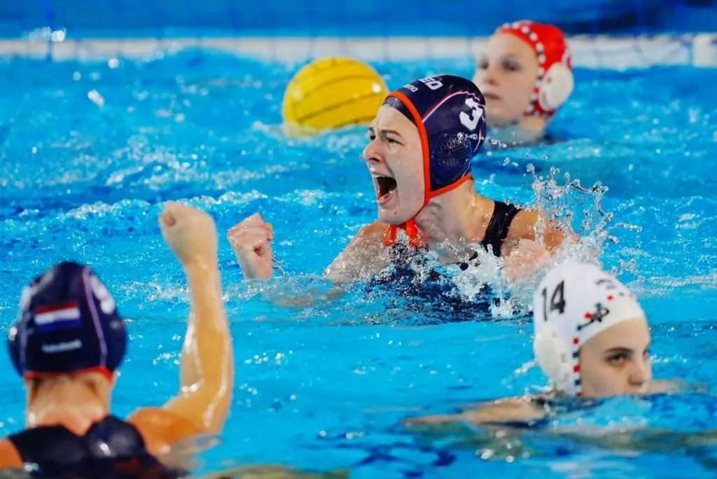 Van de Kraats, de l'Astralpool CN Sabadell, campiona d'Europa de waterpolo amb els Països Baixos