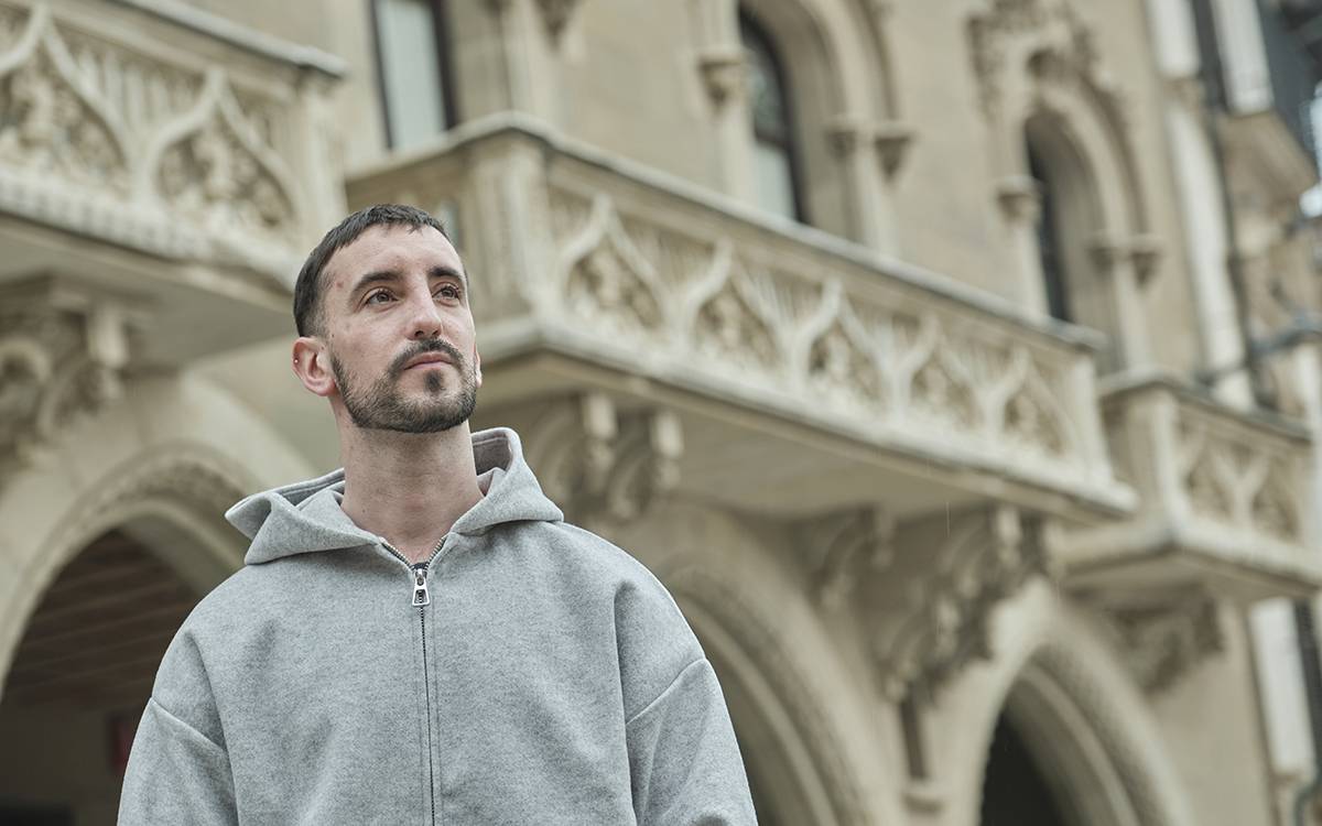 L`escriptor vigatà Gil Pratsobrerroca, fenomen literari del moment amb la novel·la `El joc del silenci`.