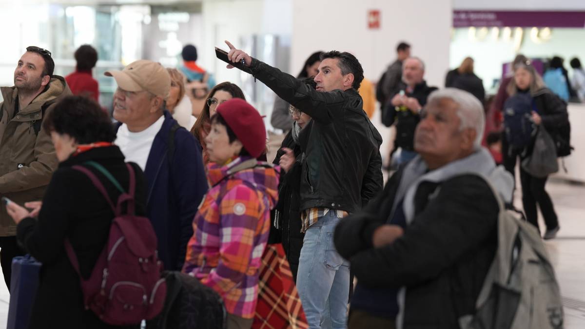 La desesperació diària dels usuaris de Rodalies: «Els trens surten quan volen i ningú ens avisa de res»