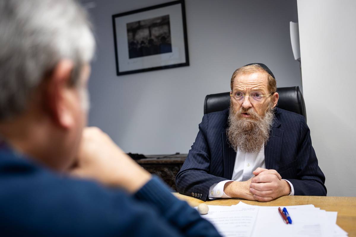 Dovid Libersohn, fotografiat a la sinagoga, Jabad Lubavitch de Barcelona