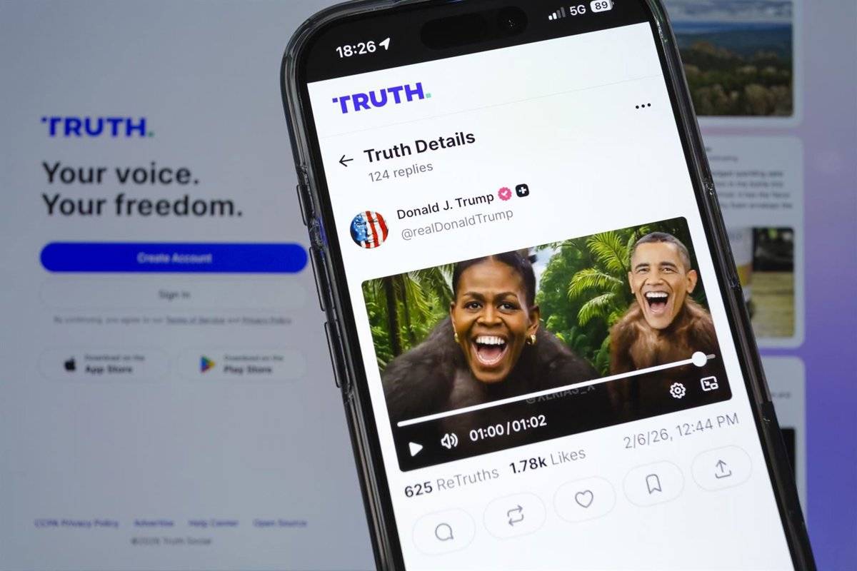 Trump publica i esborra un vídeo on apareix Barack i Michelle Obama com si fossin micos