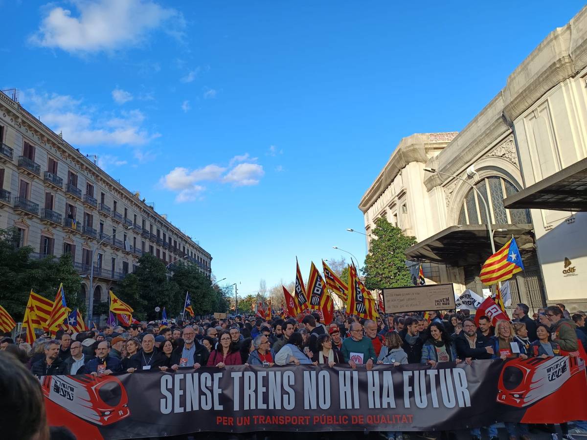 Ambient independentista a la manifestació dels usuaris de Rodalies