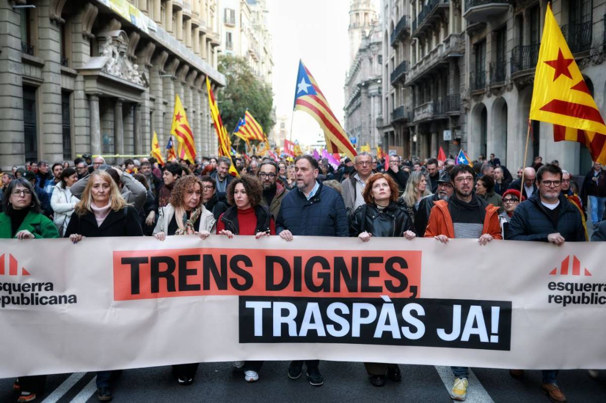 ERC, Junts, Comuns i CUP, a la manifestació darrere els usuaris