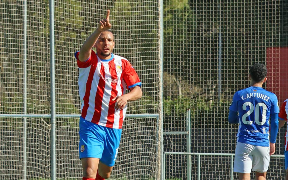 El CE Manresa venç el Vilanova Geltrú (1-0) i ja és colíder