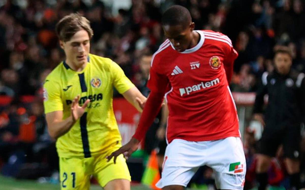 El Nàstic perd contra el Villarreal B després de jugar una hora amb un menys
