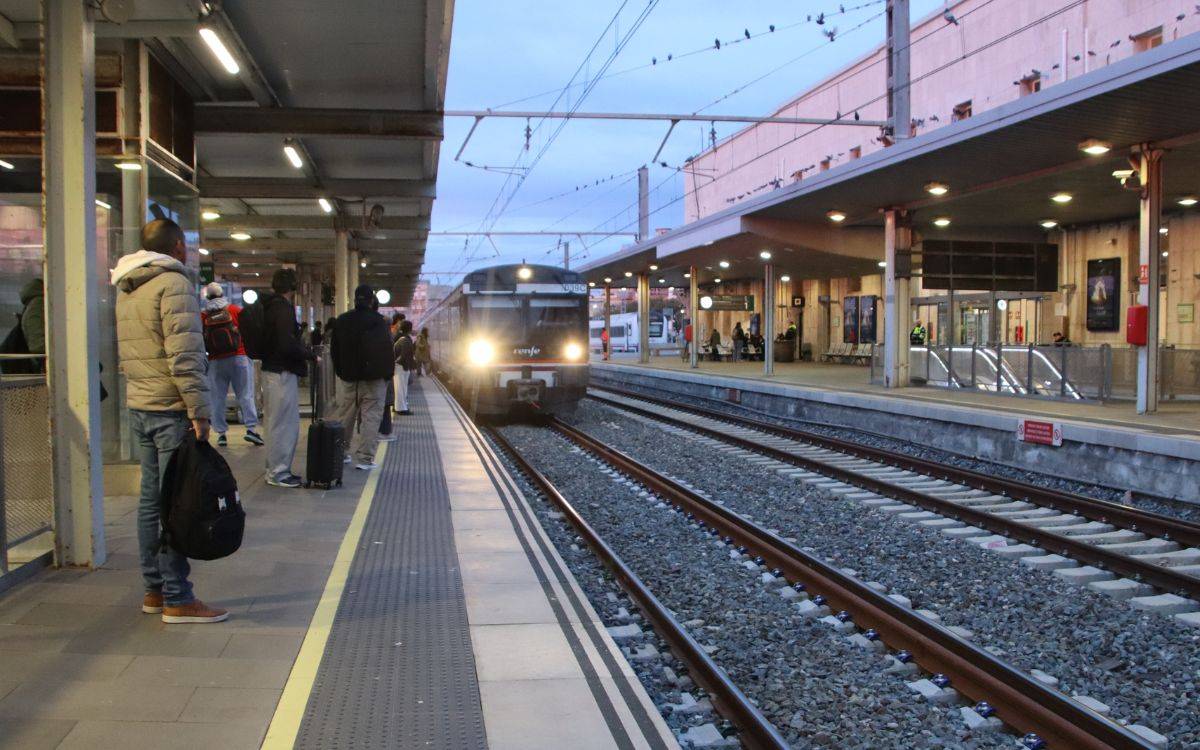 Serveis mínims incomplerts a l'estació de Tarragona en la primera jornada de vaga de maquinistes