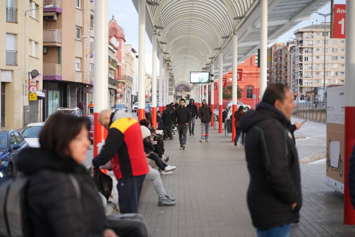 La vaga de Renfe obliga els usuaris a canviar el tren per l’autobús 
