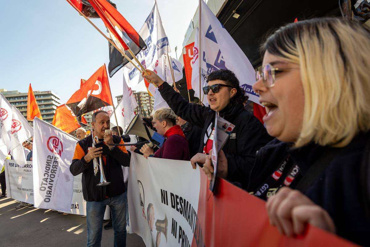Els sindicats desconvoquen la vaga ferroviària