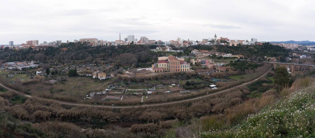 Panoràmica de Sabadell amb el Ripoll en primer terme
