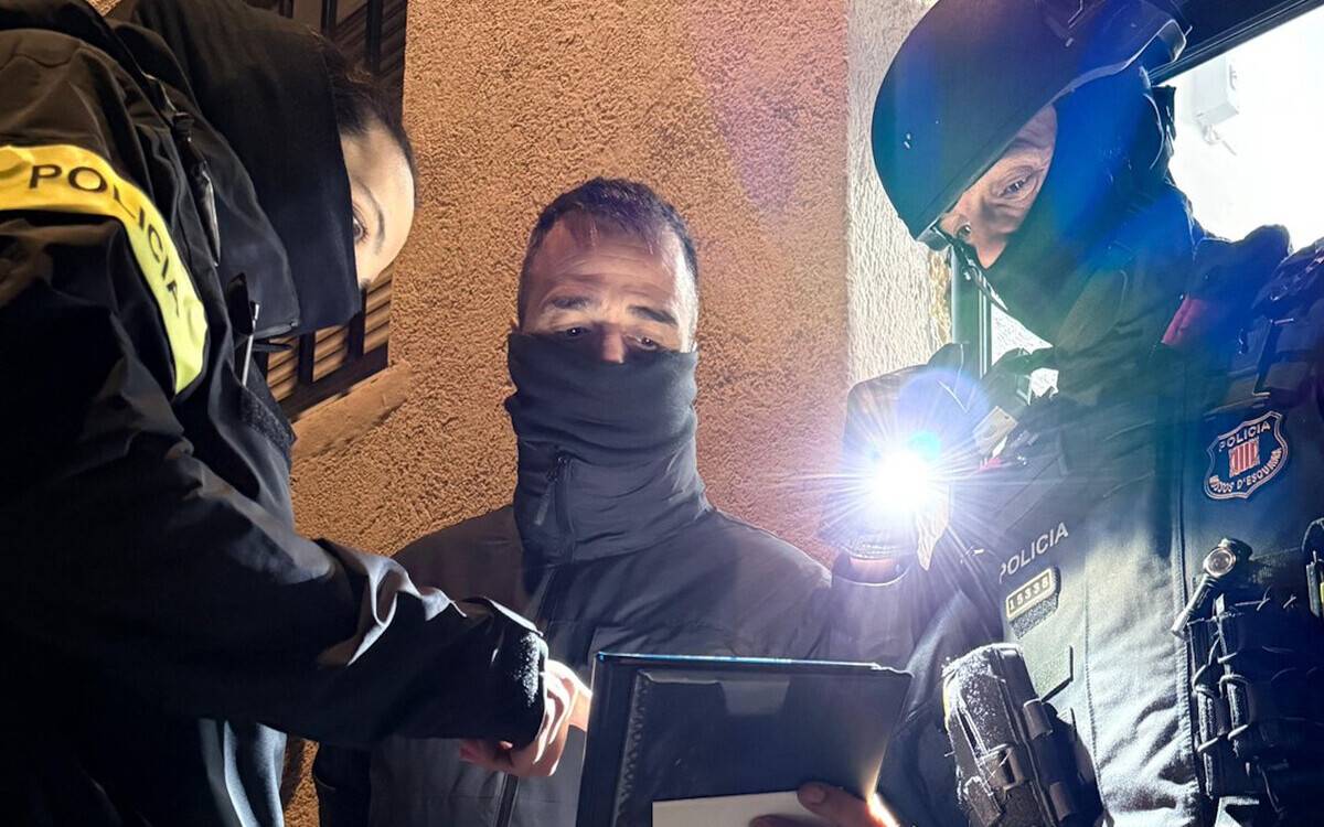 Dispositiu policial a l'àrea de Barcelona i el Penedès contra una banda transnacional implicada en el tràfic d'haixix