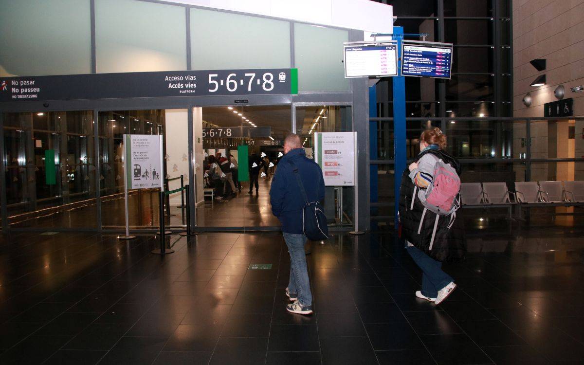 L'estació de l'AVE del Camp de Tarragona recupera la normalitat l'endemà de la desconvocatòria de la vaga