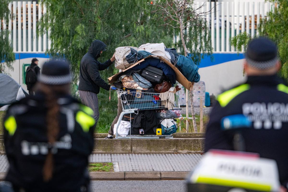 Collboni desallotja l'assentament més gran de Barcelona sense alternatives suficients i amb policia espanyola