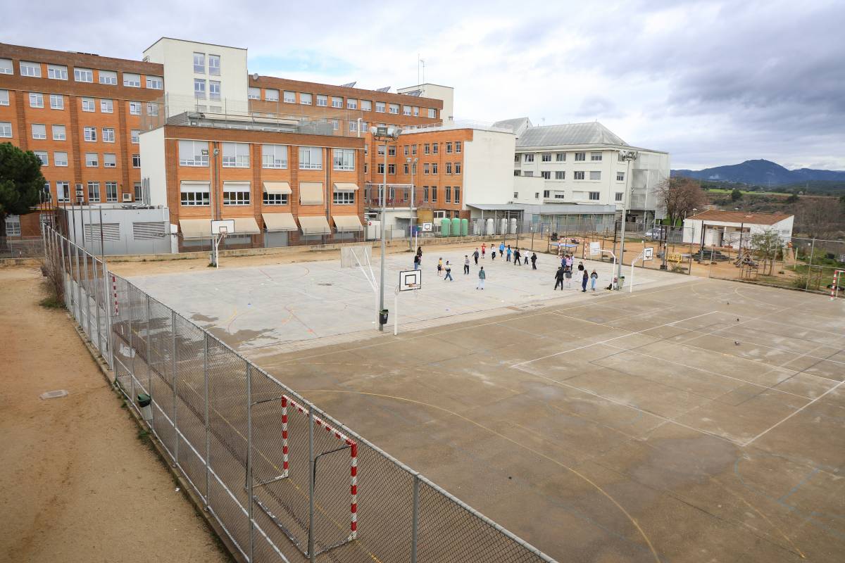 El pati de l`escola Samuntada